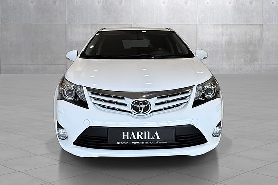 Toyota Avensis 2 of 5