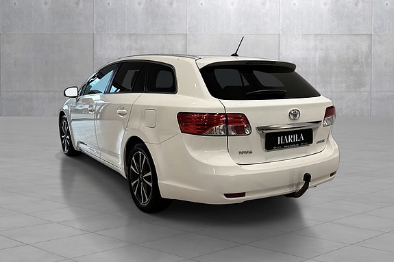 Toyota Avensis 4 of 5
