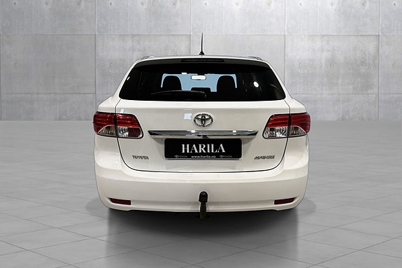 Toyota Avensis 5 of 5