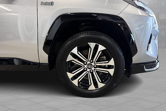 Toyota RAV4 Plug-in Hybrid 28 of 29