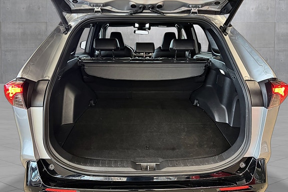 Toyota RAV4 Plug-in Hybrid 20 of 29