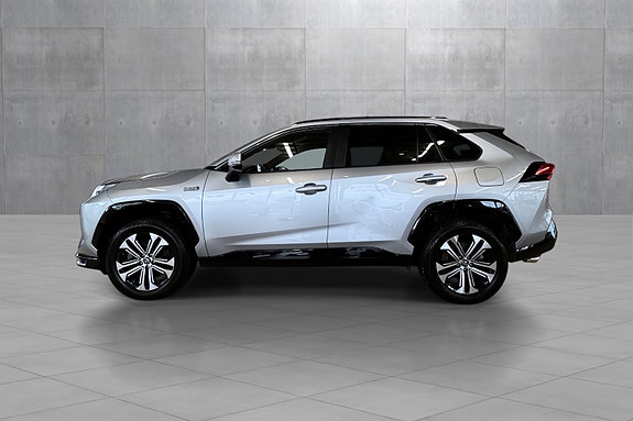 Toyota RAV4 Plug-in Hybrid 2 of 29