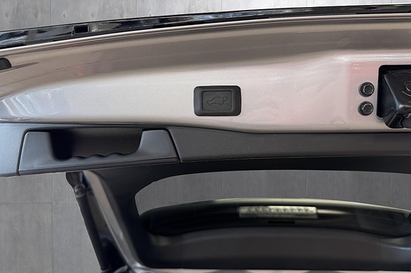 Toyota RAV4 Plug-in Hybrid 21 of 29
