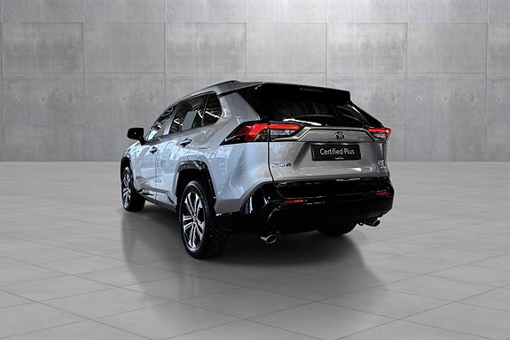 Toyota RAV4 Plug-in Hybrid 3 of 29