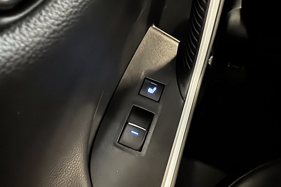 Toyota RAV4 Plug-in Hybrid 26 of 29