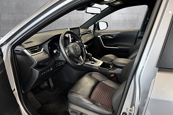Toyota RAV4 Plug-in Hybrid 9 of 29