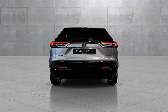 Toyota RAV4 Plug-in Hybrid 4 of 29