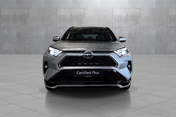 Toyota RAV4 Plug-in Hybrid 8 of 29