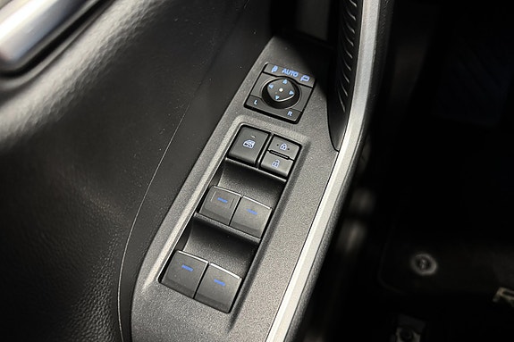 Toyota RAV4 Plug-in Hybrid 24 of 29