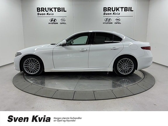 Alfa Romeo Giulia 5 of 5