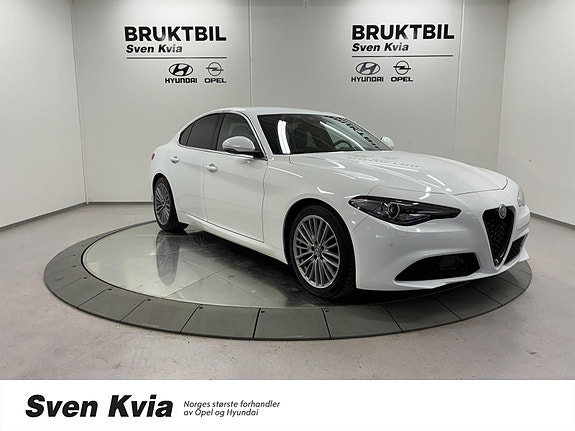 Alfa Romeo Giulia 3 of 5