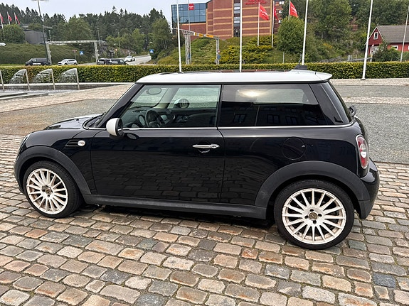 MINI Cooper 4 of 5