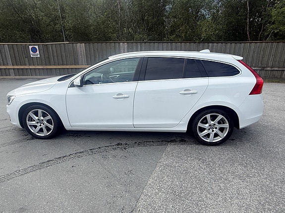 Volvo V60 2 of 5
