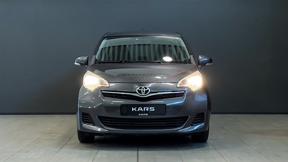 Toyota Verso-S 8 of 24