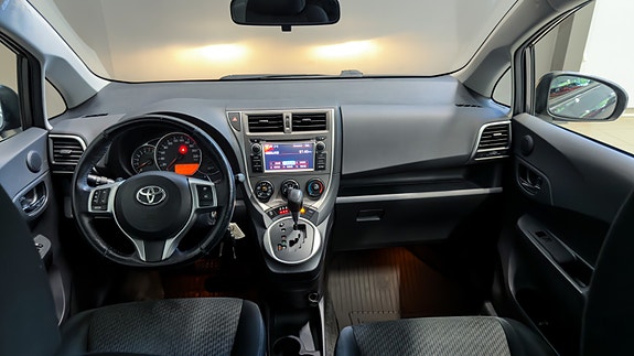 Toyota Verso-S 21 of 24