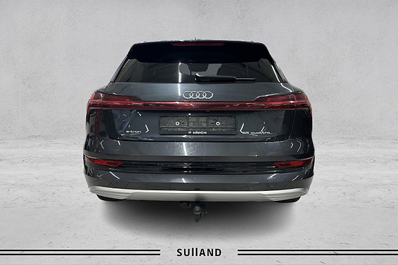 Audi e-tron 4 of 5