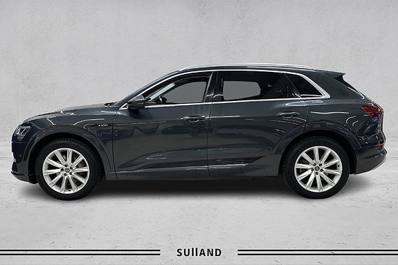 Audi e-tron 2 of 5