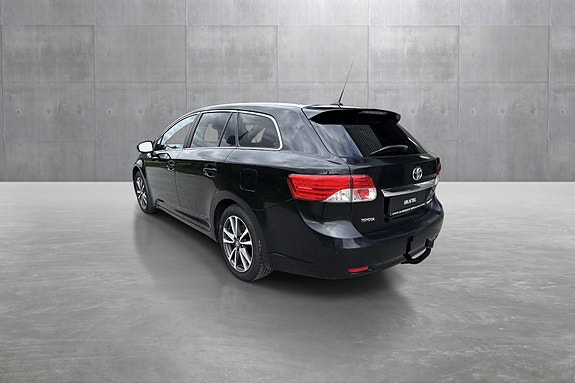 Toyota Avensis 3 of 5