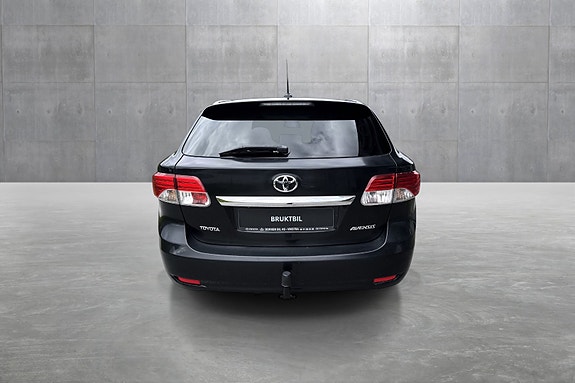 Toyota Avensis 4 of 5