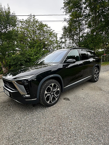NIO ES8 3 of 30
