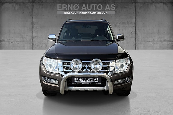 Mitsubishi Pajero 3 of 5