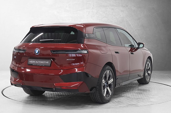 BMW iX 4 of 5