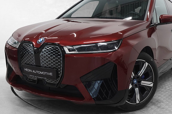 BMW iX 2 of 5