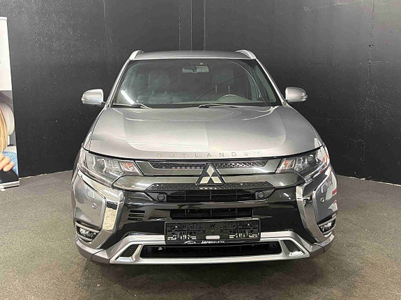Mitsubishi Outlander 3 of 5