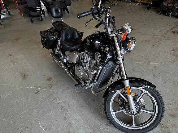 Honda VT 700 3 of 5