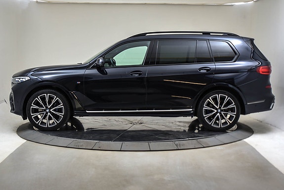 BMW X7 2 of 5