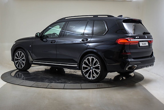 BMW X7 3 of 5