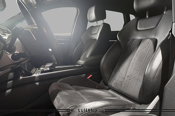Audi e-tron 4 of 5
