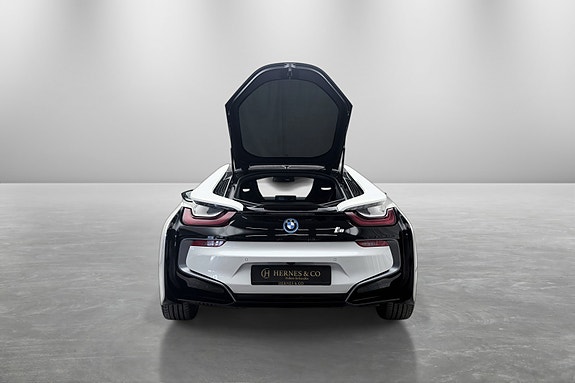 BMW i8 9 of 30