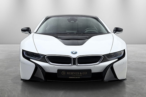BMW i8 3 of 5