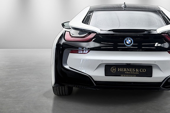 BMW i8 7 of 30