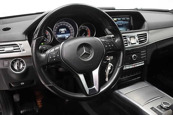 Mercedes-Benz E220 11 of 25