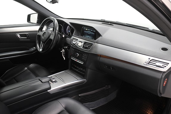 Mercedes-Benz E220 15 of 25