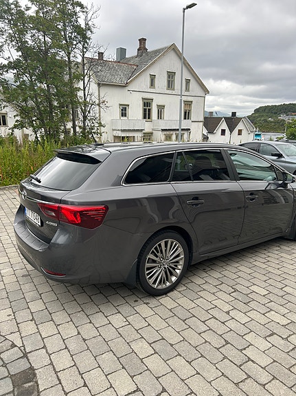 Toyota Avensis 3 of 5