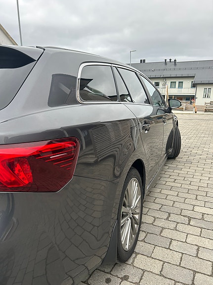 Toyota Avensis 4 of 5