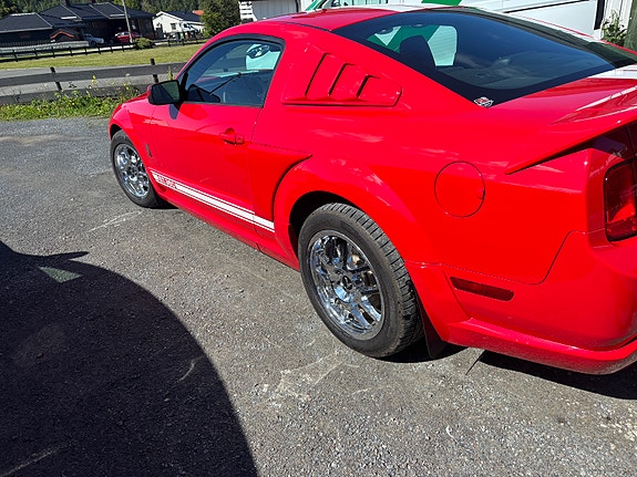 Ford Mustang 3 of 17