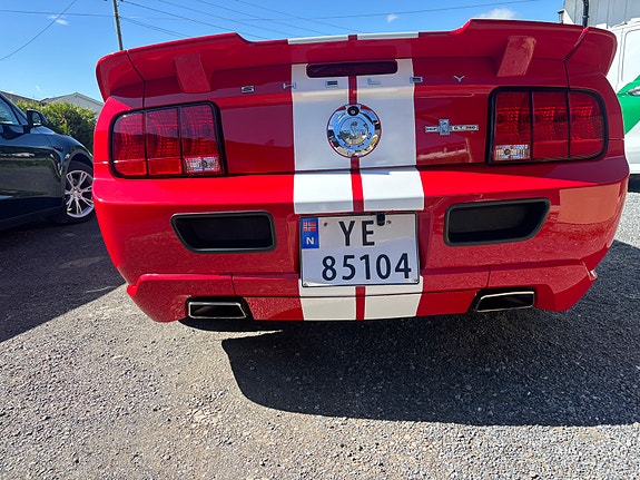 Ford Mustang 4 of 17