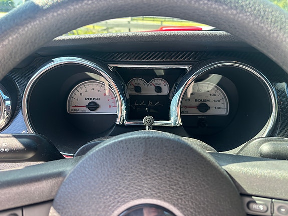 Ford Mustang 8 of 17