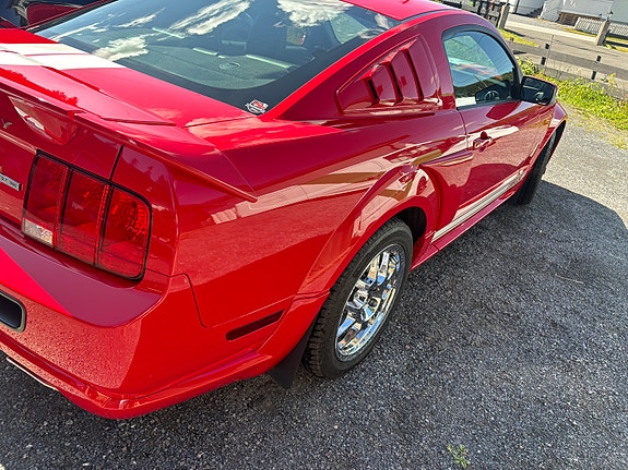 Ford Mustang 5 of 17