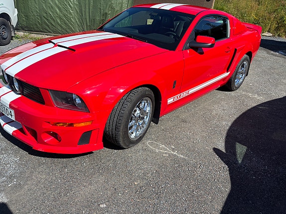 Ford Mustang 2 of 17