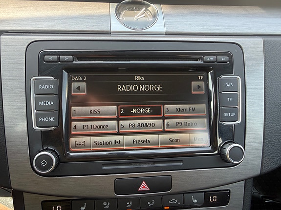 Volkswagen Passat 18 of 27