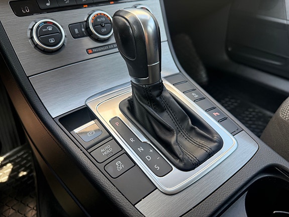 Volkswagen Passat 15 of 27