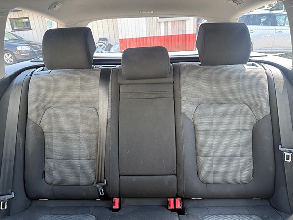 Volkswagen Passat 20 of 27
