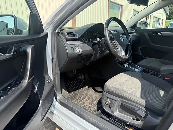 Volkswagen Passat 21 of 27