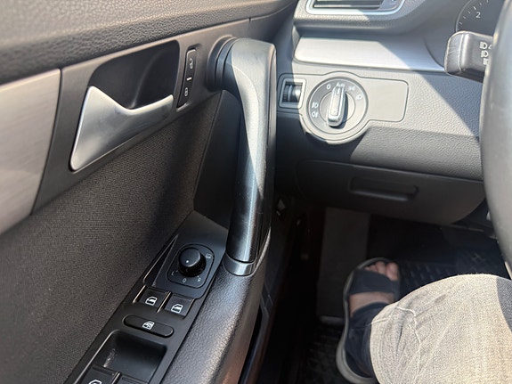 Volkswagen Passat 13 of 27