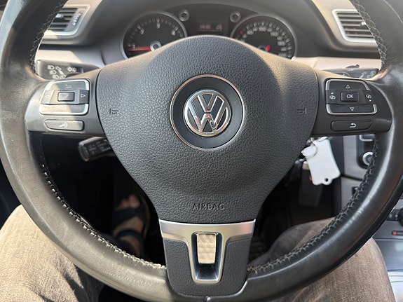 Volkswagen Passat 10 of 27